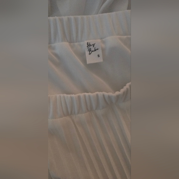 Hey Babe White Pleated Midi Summer Skirt Elastic Waist Chiffon New Size Small - Picture 3 of 4